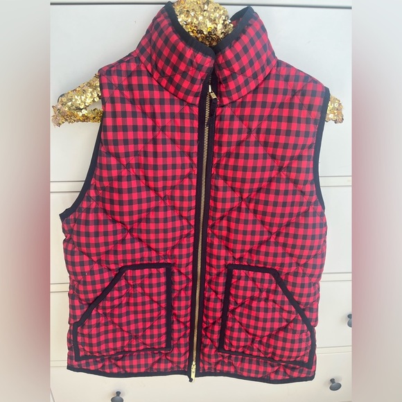 𝅺J.Crew Buffalo Check Red & Black Plaid Tartan Excursion Vest - Picture 1 of 5